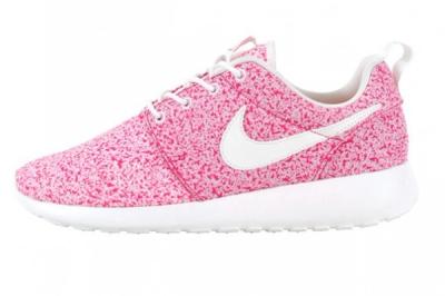 Nike Roshe Run Speckle Pink Profile 1 640X4261