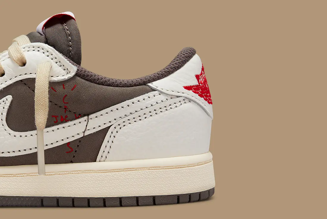 LEBRON-XII-NSW-LIFESTYLE-QS-DM7866_162_R_PREM.jpg?fm=webp