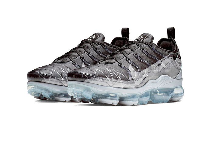 light grey vapormax plus