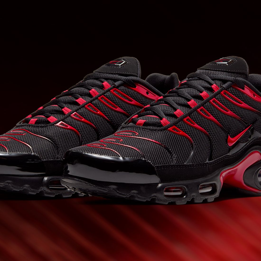 embotellamiento Correctamente espiritual Watch Your Step: The Nike Tuned 'Red Belly Black' is Back! - Sneaker Freaker