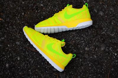 Nike Roshe Run Charm Yellow Topview