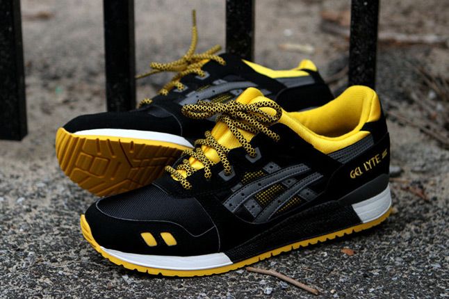 Asics black yellow best sale