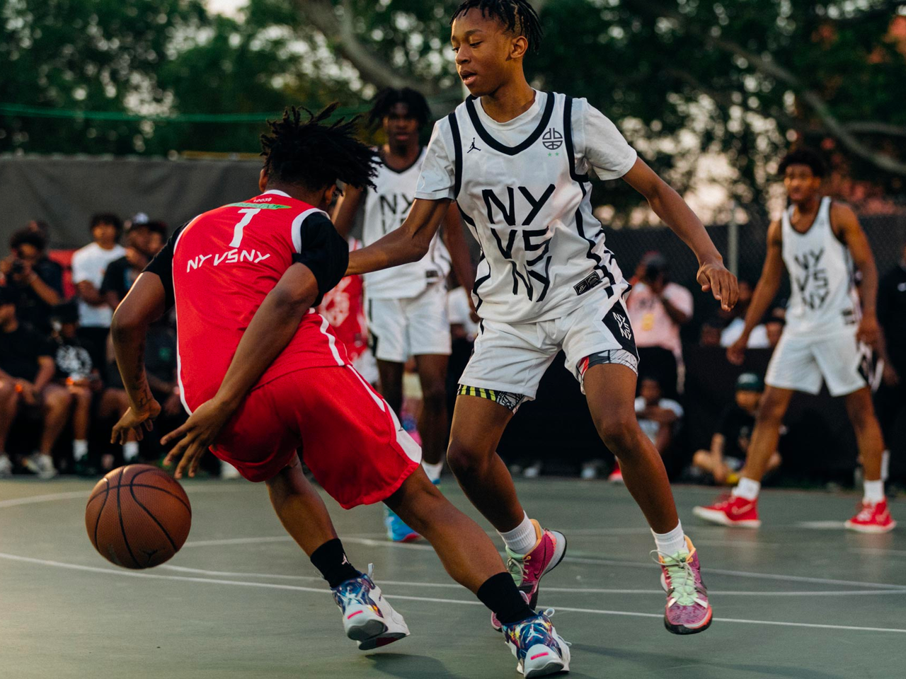 Mineraalwater voor mij vredig The Nike 'NY vs NY' 2022 Basketball Tournament Concludes at Rucker Park -  Sneaker Freaker