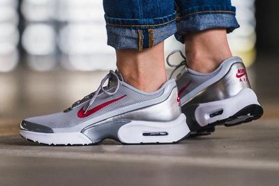 Nike Air Max Jewell Womens Silver Bulletfeature