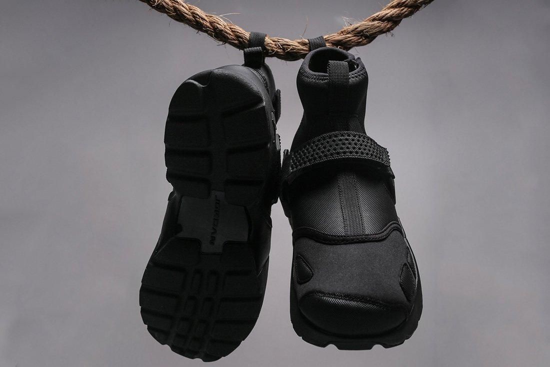 Jordan Trunner Lx Triple Black 2