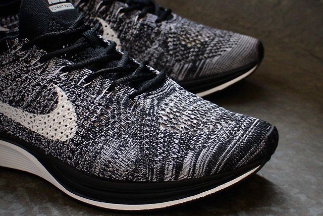 nike flyknit racer oreo 2