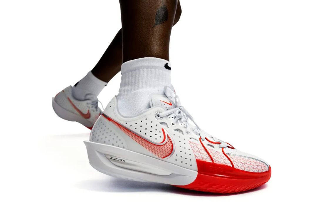 Red and white sale sneakers nike