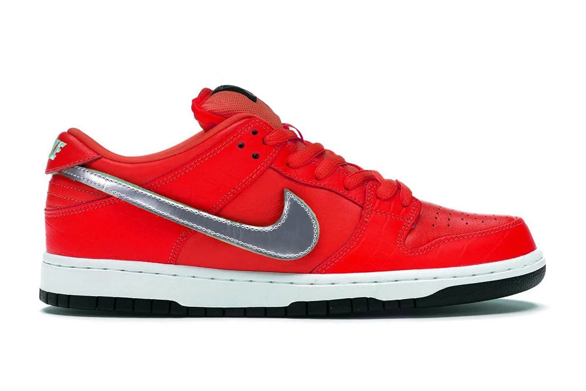 bevestigen verder Boekwinkel Rumoured: Diamond Supply Co. x Nike SB Dunk Low in Red! - Sneaker Freaker