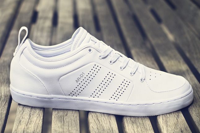 adidas gazelle silver green womens adidas A.R. Trainer [D98157] – Extra Butter main image 0