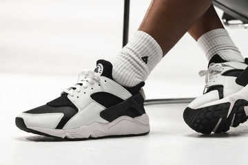 Air huarache black white sales