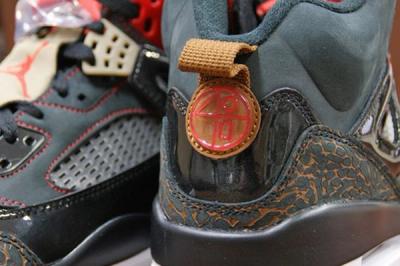 Air Jordan Spizike Blk Challenge Red Heel Badge 1