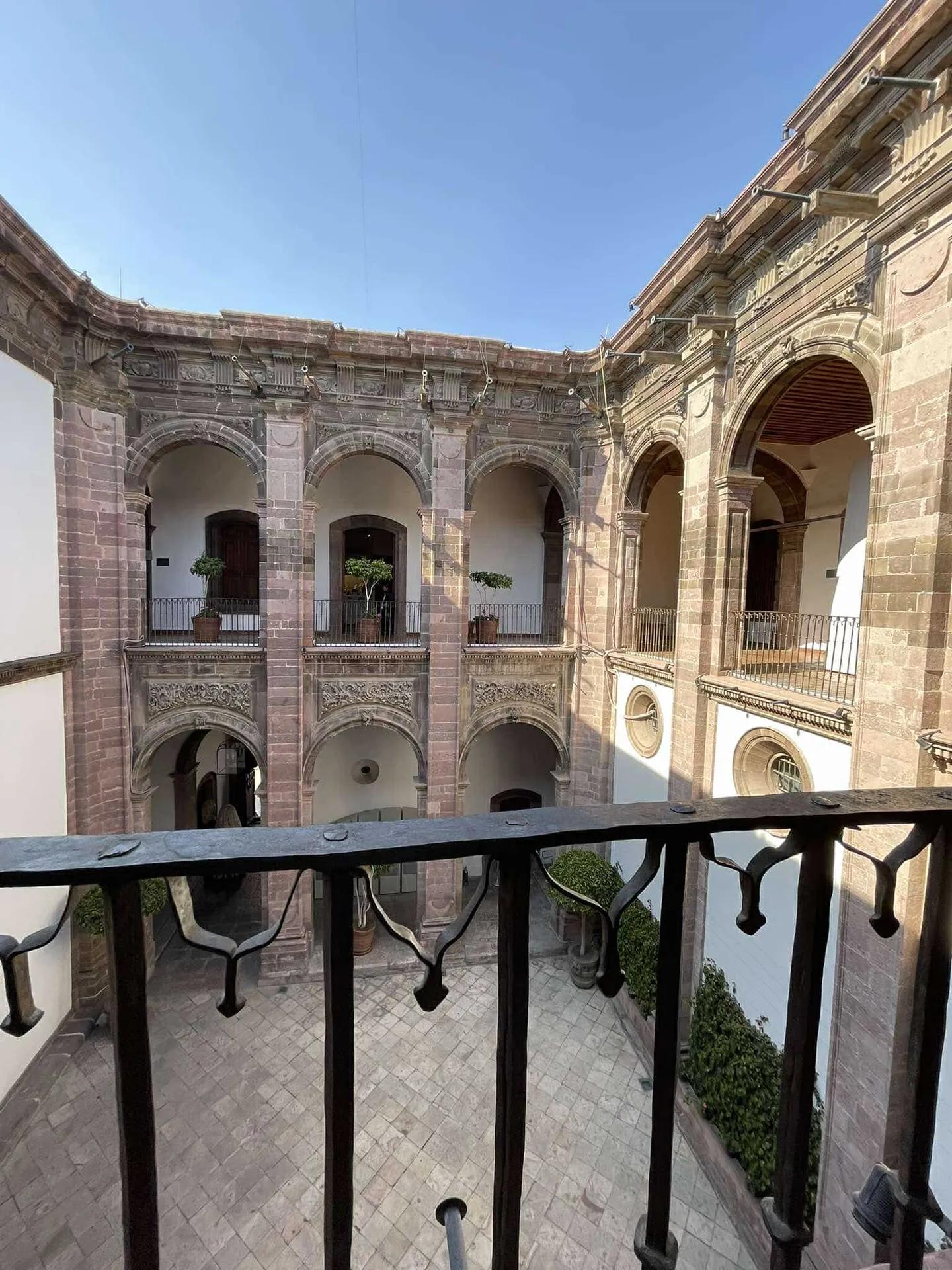 Arte y Arquitectura — Iglesias y Edificios Históricos