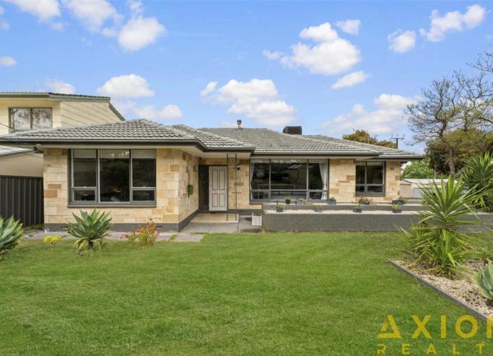 14 Wyndham Cres, Surrey Downs