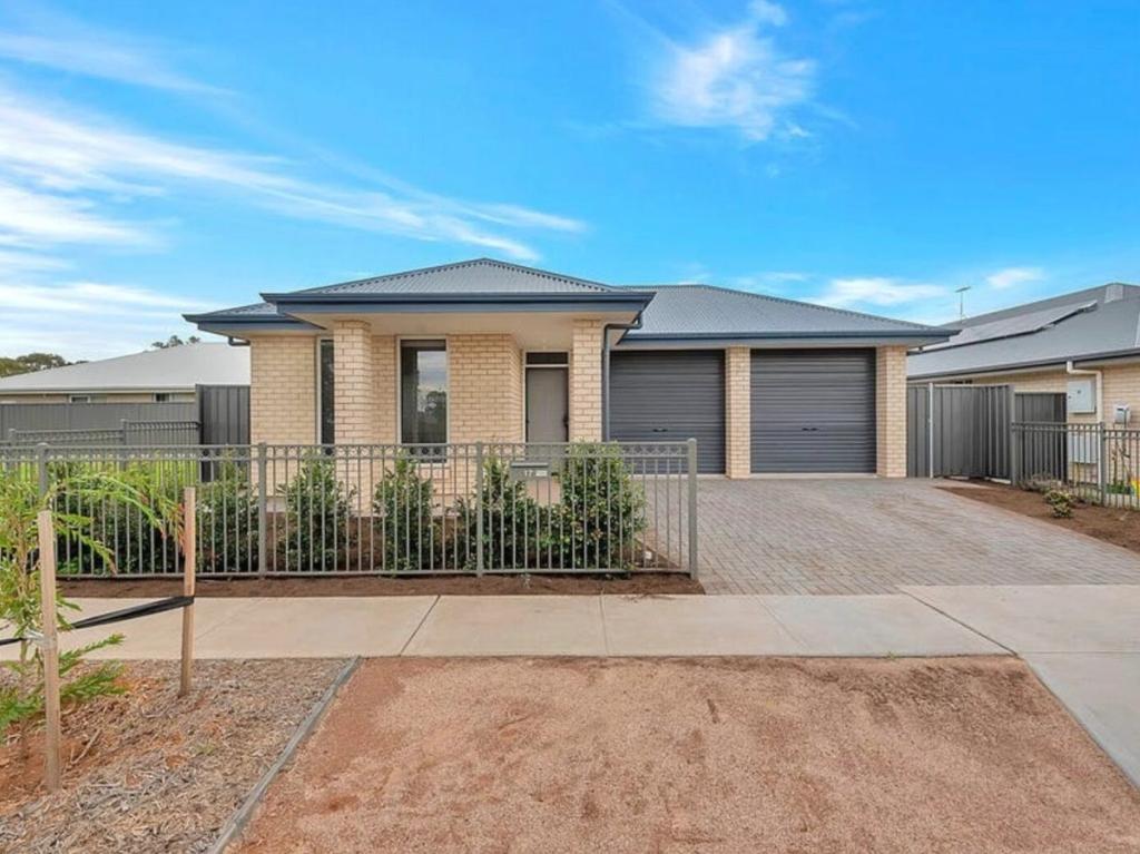 17 Horrie Knight Cres, Smithfield Plains