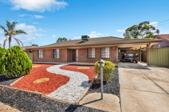 9 Patterson Ct, Paralowie