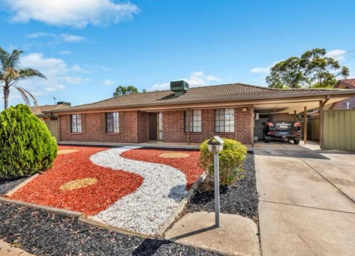 9 Patterson Ct, Paralowie