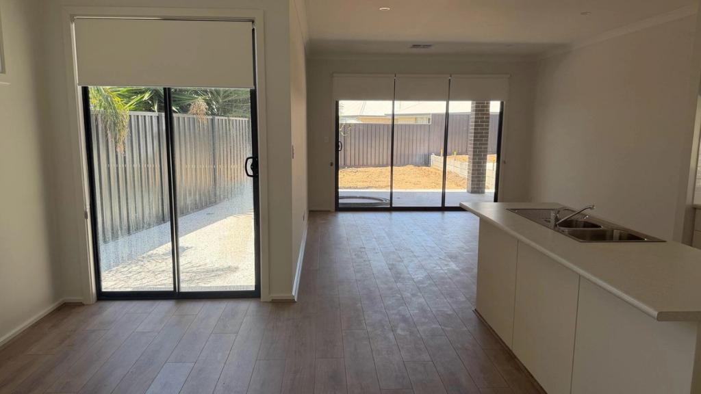7 Castle Rd, Christies Beach — photo 4