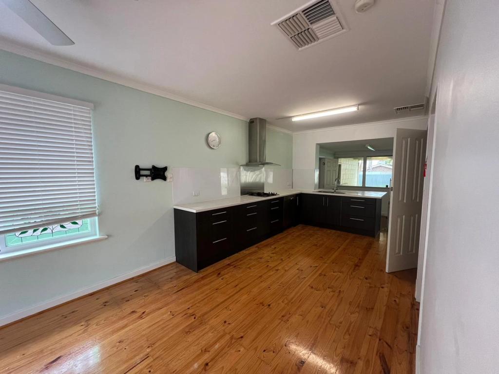 309 States Rd, Morphett Vale — photo 4