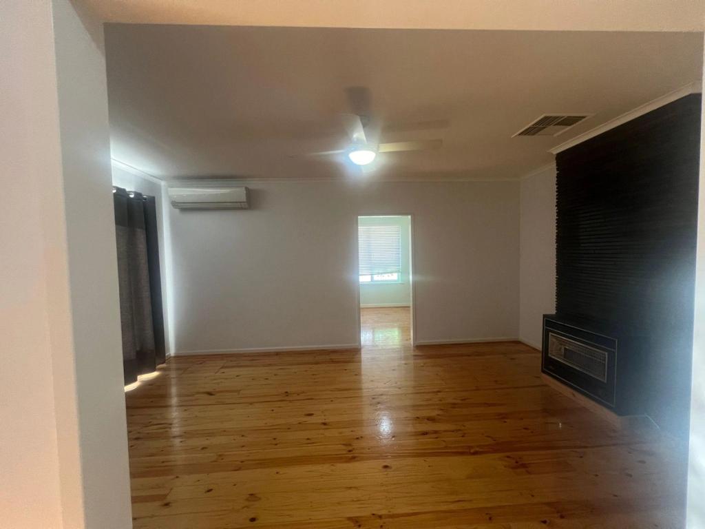 309 States Rd, Morphett Vale — photo 5