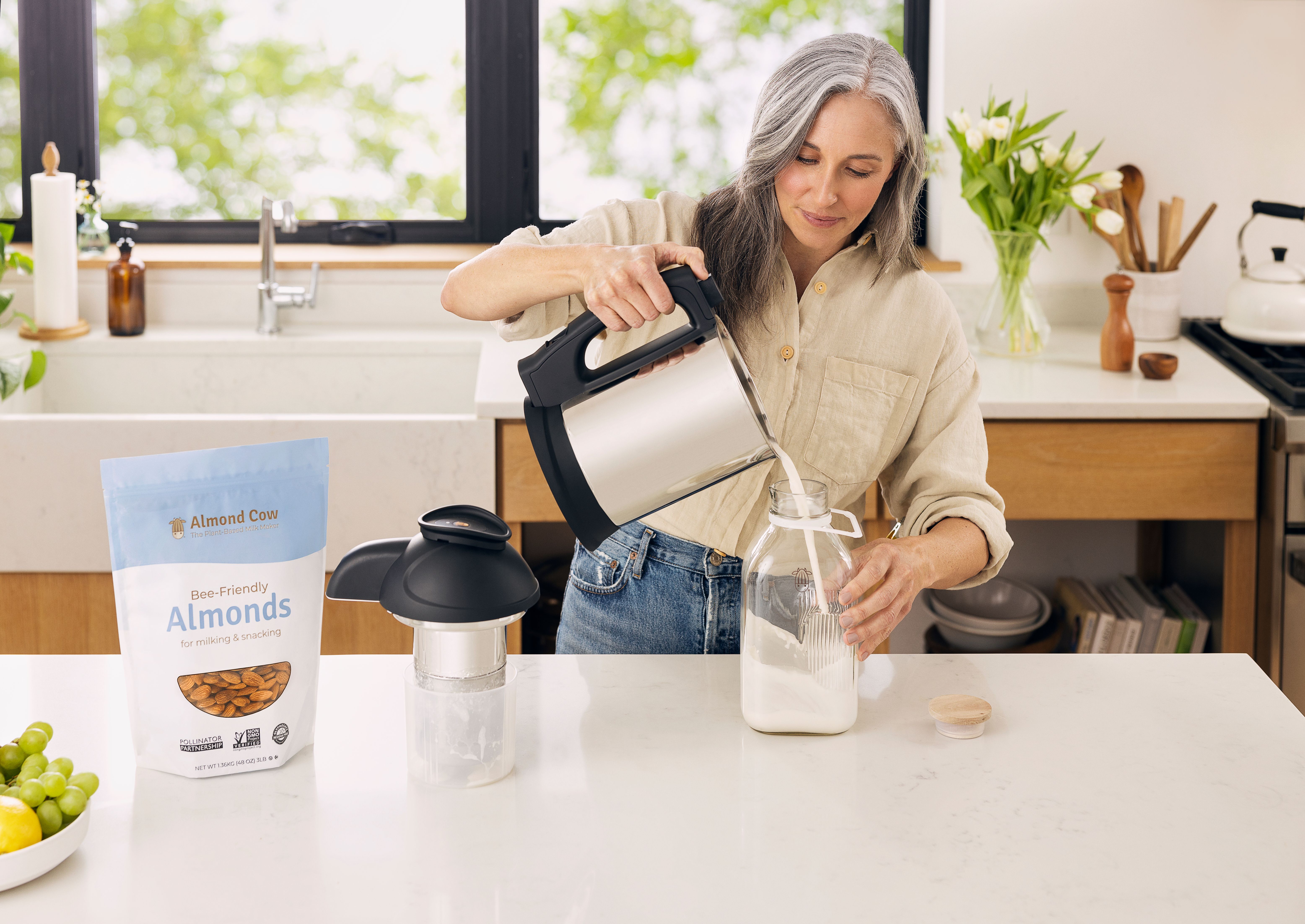 Guide on making almond milk with health benefits and nutrition facts