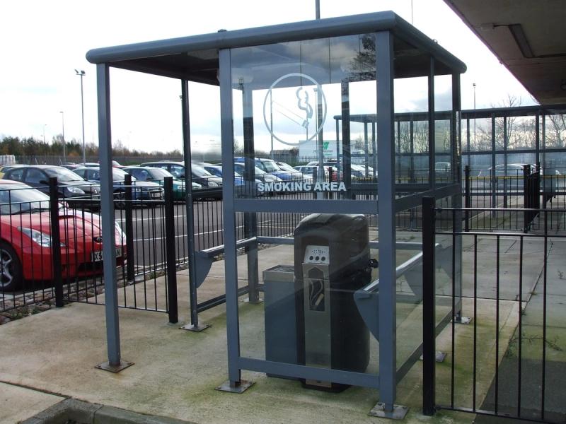 Smoking shelter installation