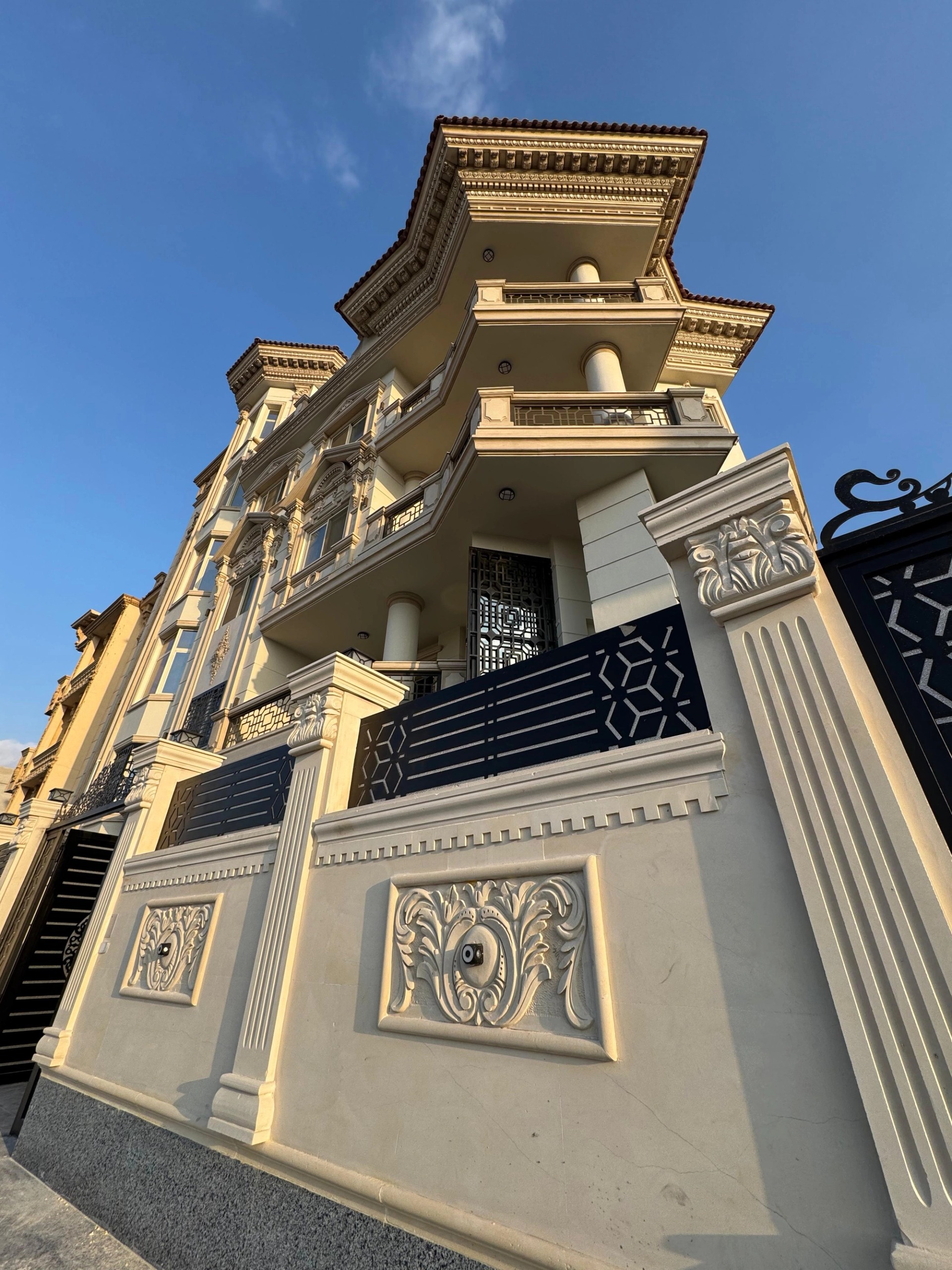 Neoclassical Villa — image 1