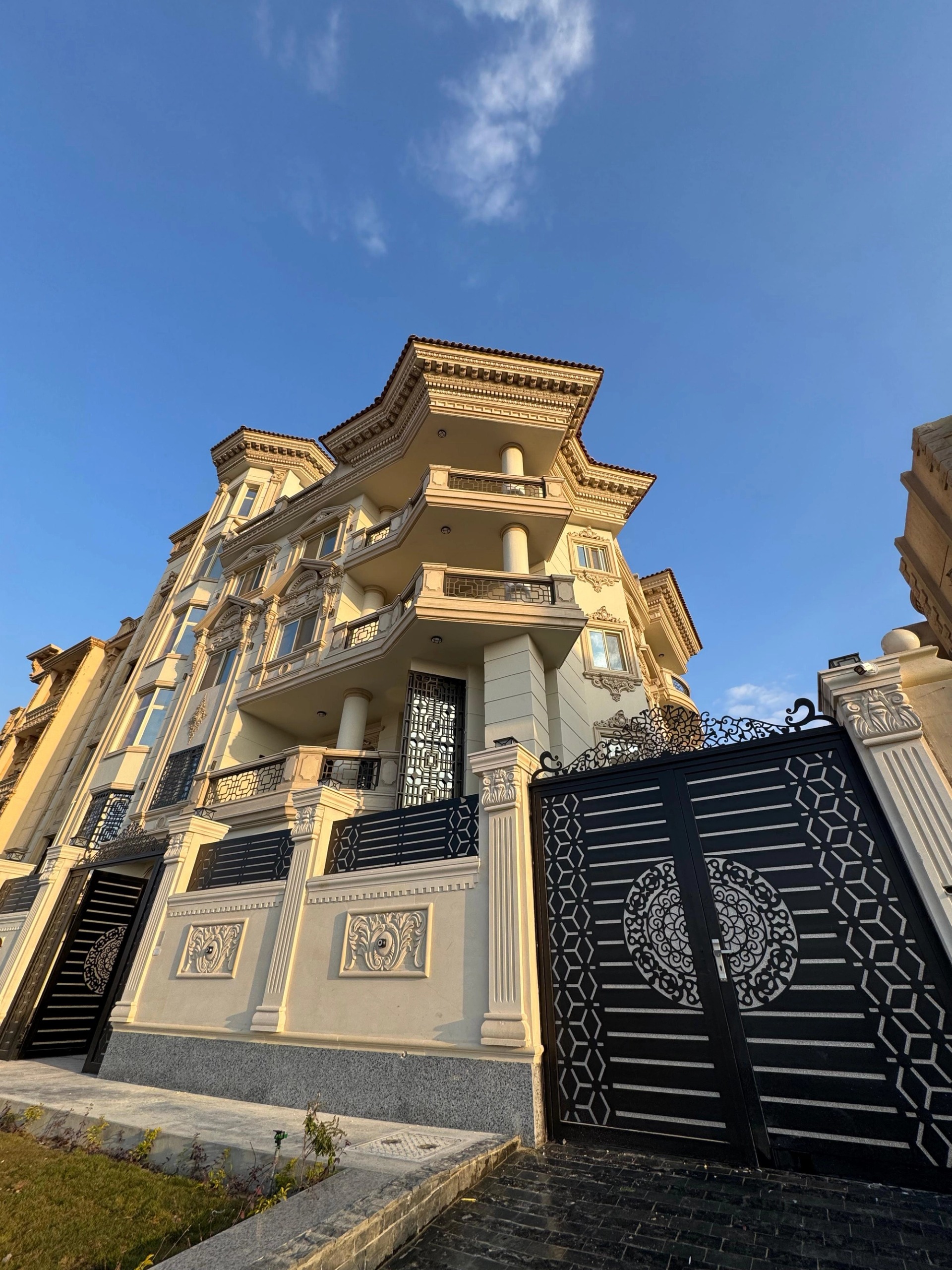 Neoclassical Villa — image 2