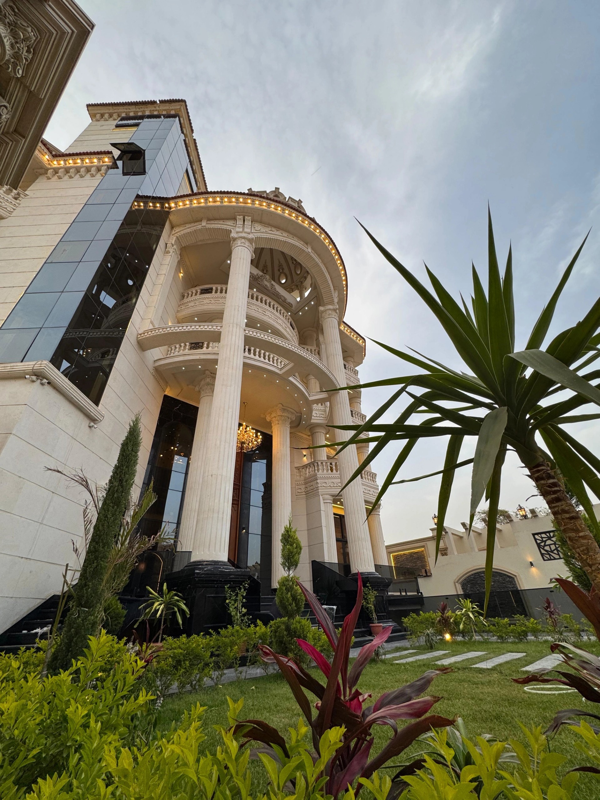 Domed Luxury Villa — image 2