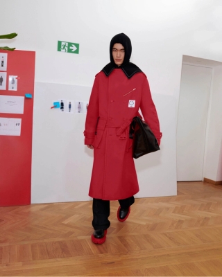 OFF-WHITE