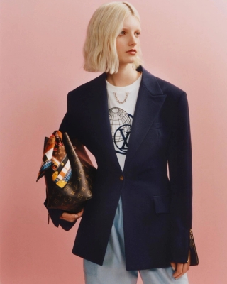 Louis Vuitton, Le Carré de Soie, 22