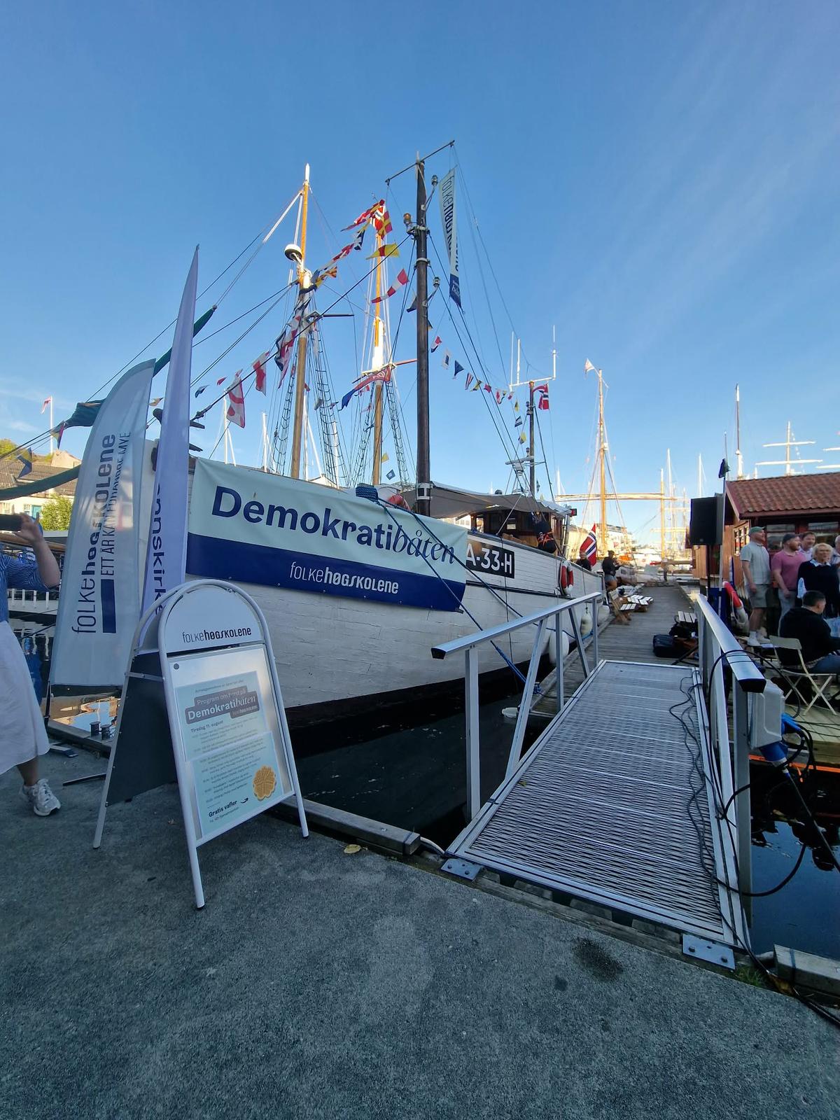 Demokratibåten M/S Rubb
