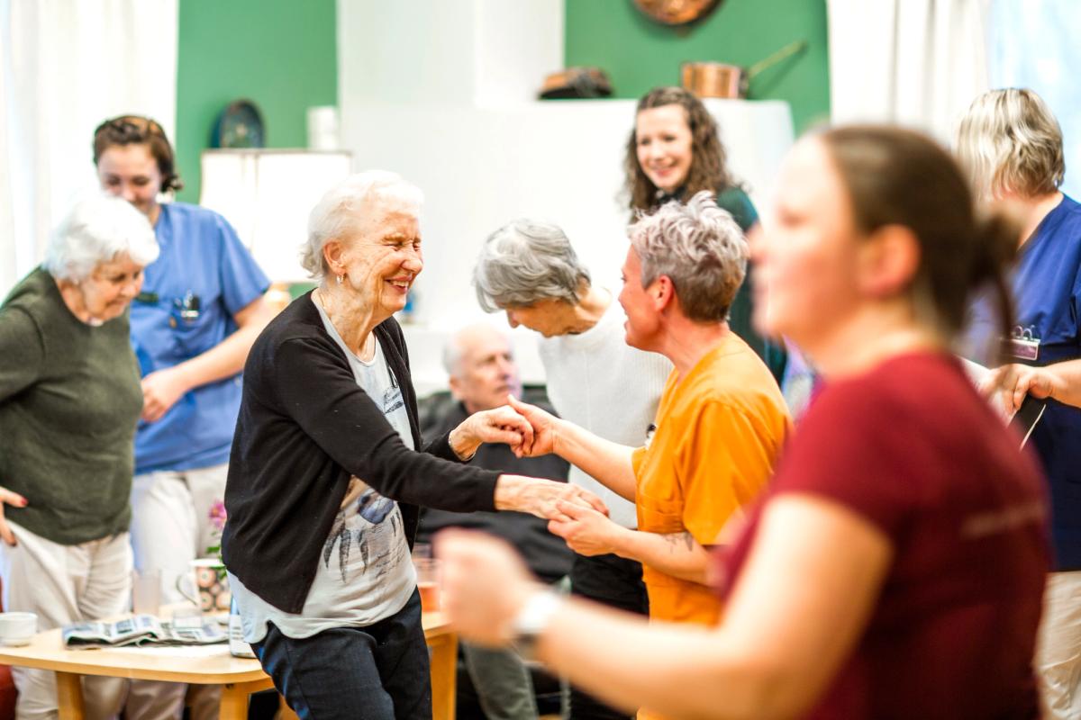 Sang og dans på eldreinstitusjon