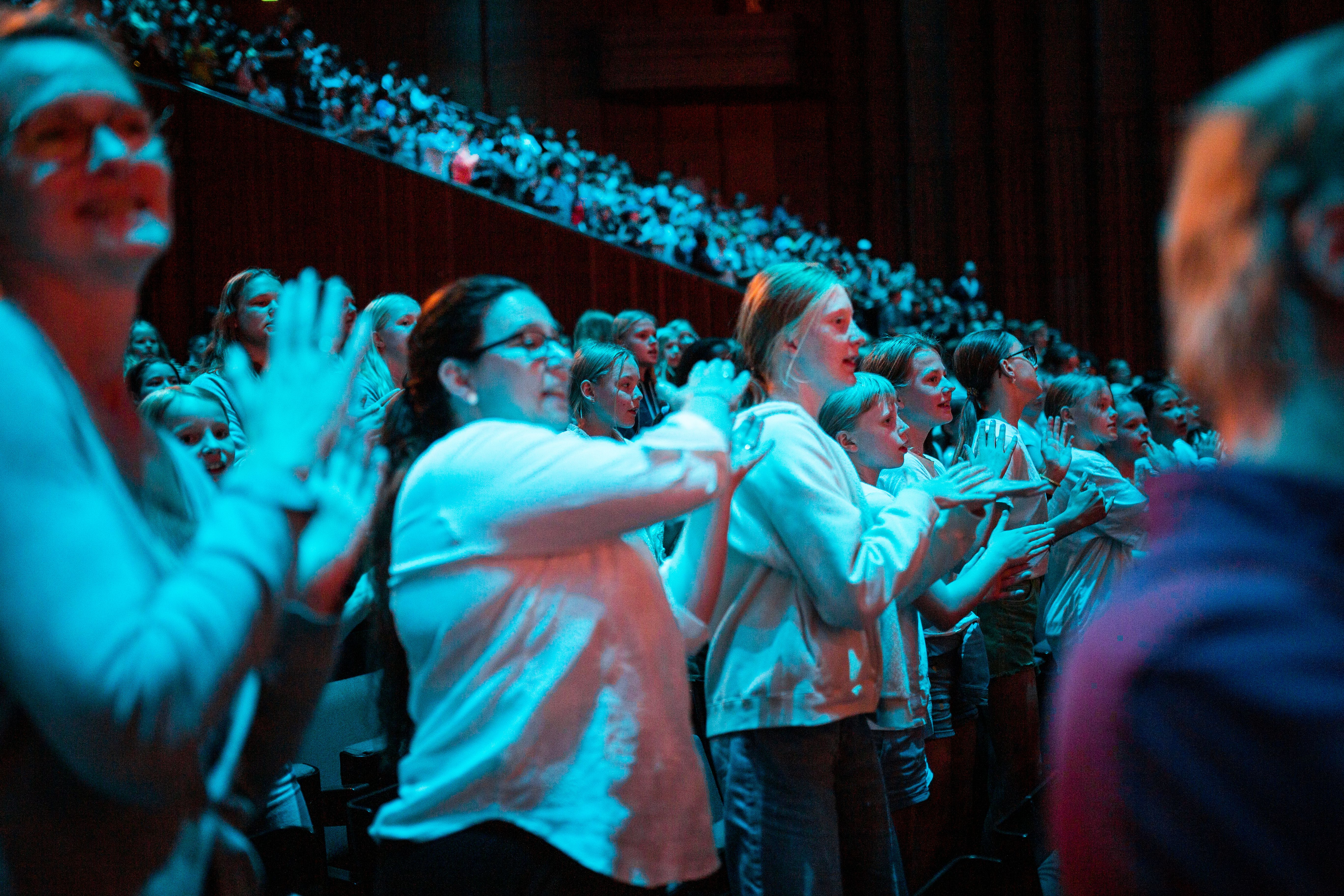1200 elever synger og danser i Oslo konserthus.