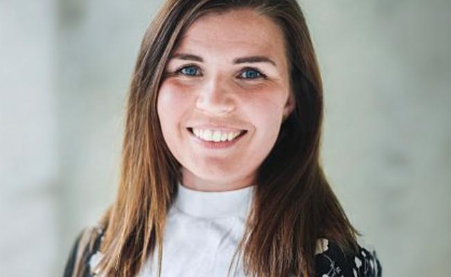 Karoline Gjertsen er leder i Sang i eldreomsorgen