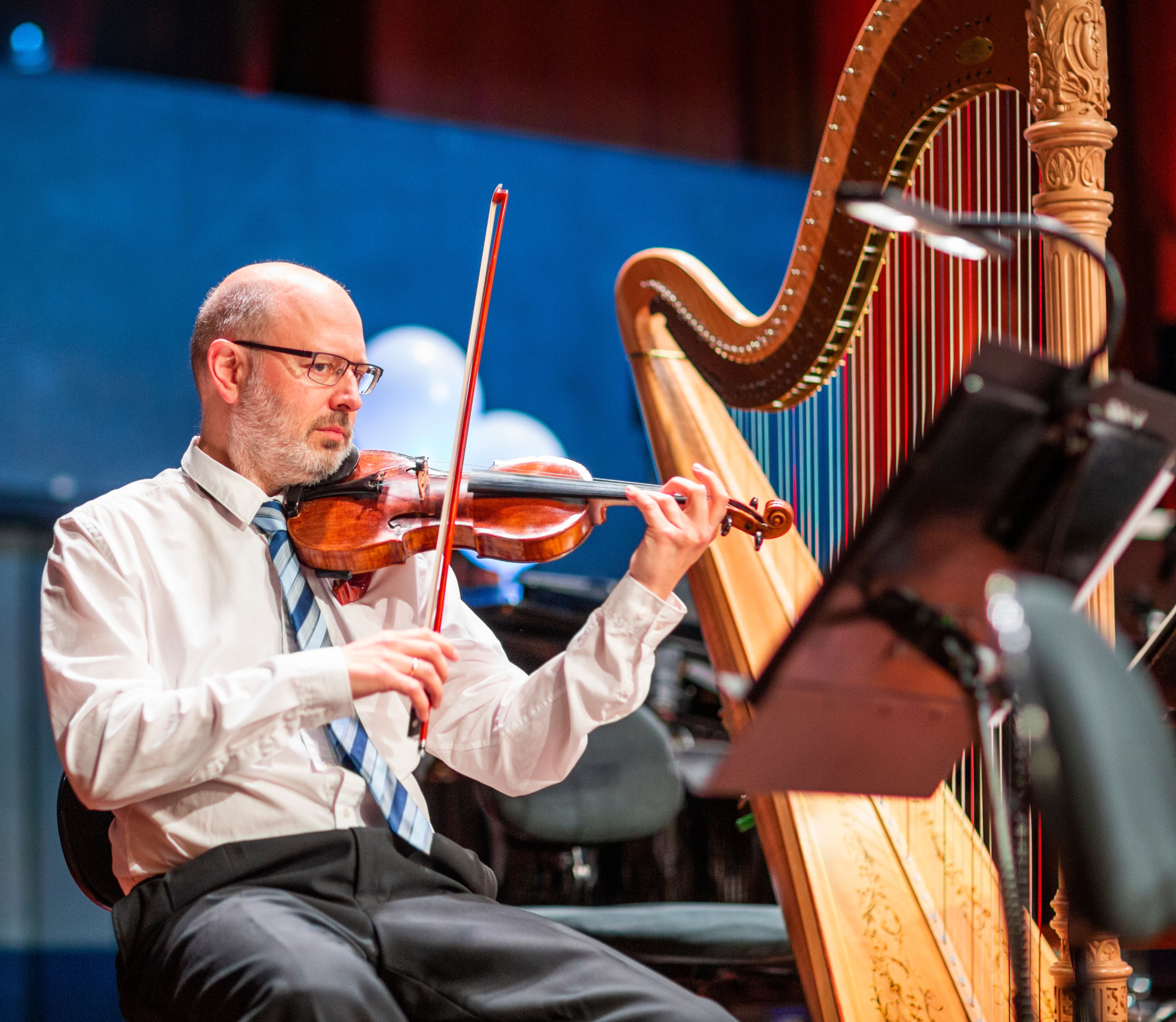 Oslo-Filharmonien spiller opp til allsangkonsert i Oslo konserthus.