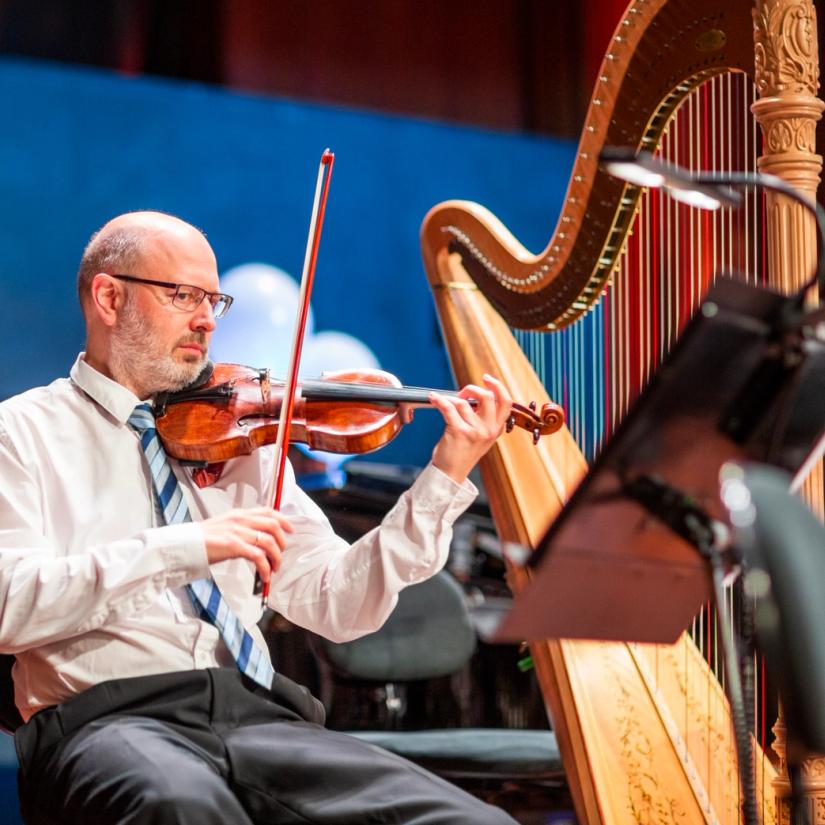 Oslo-Filharmonien spiller opp til allsangkonsert i Oslo konserthus.