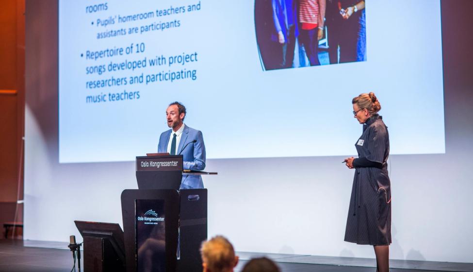 To personer som presenterer et innlegg om sang i skolen under Sangsymposiet i 2023.