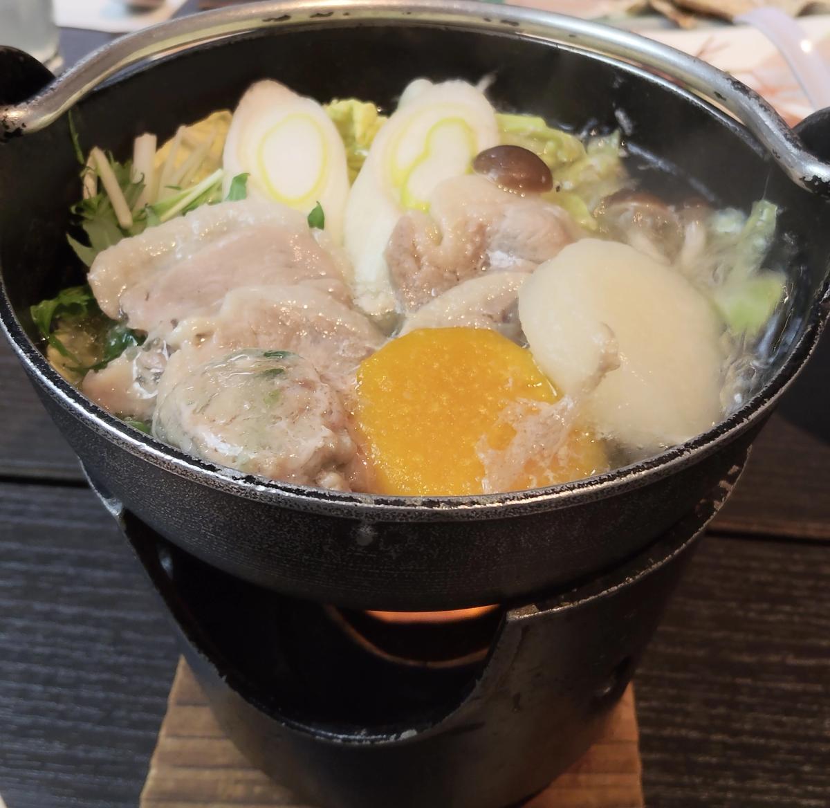 丸駒温泉の夕食の小鍋