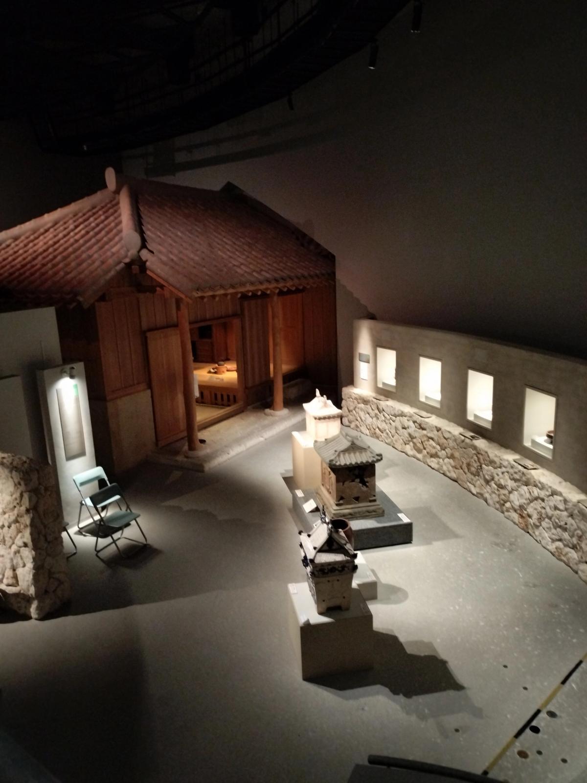 壺屋焼物博物館の赤瓦の古民家展示