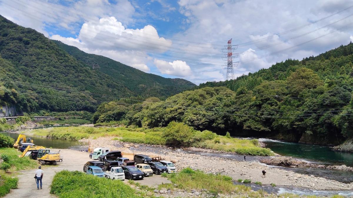 長良川に組まれたみやちかのヤナ場