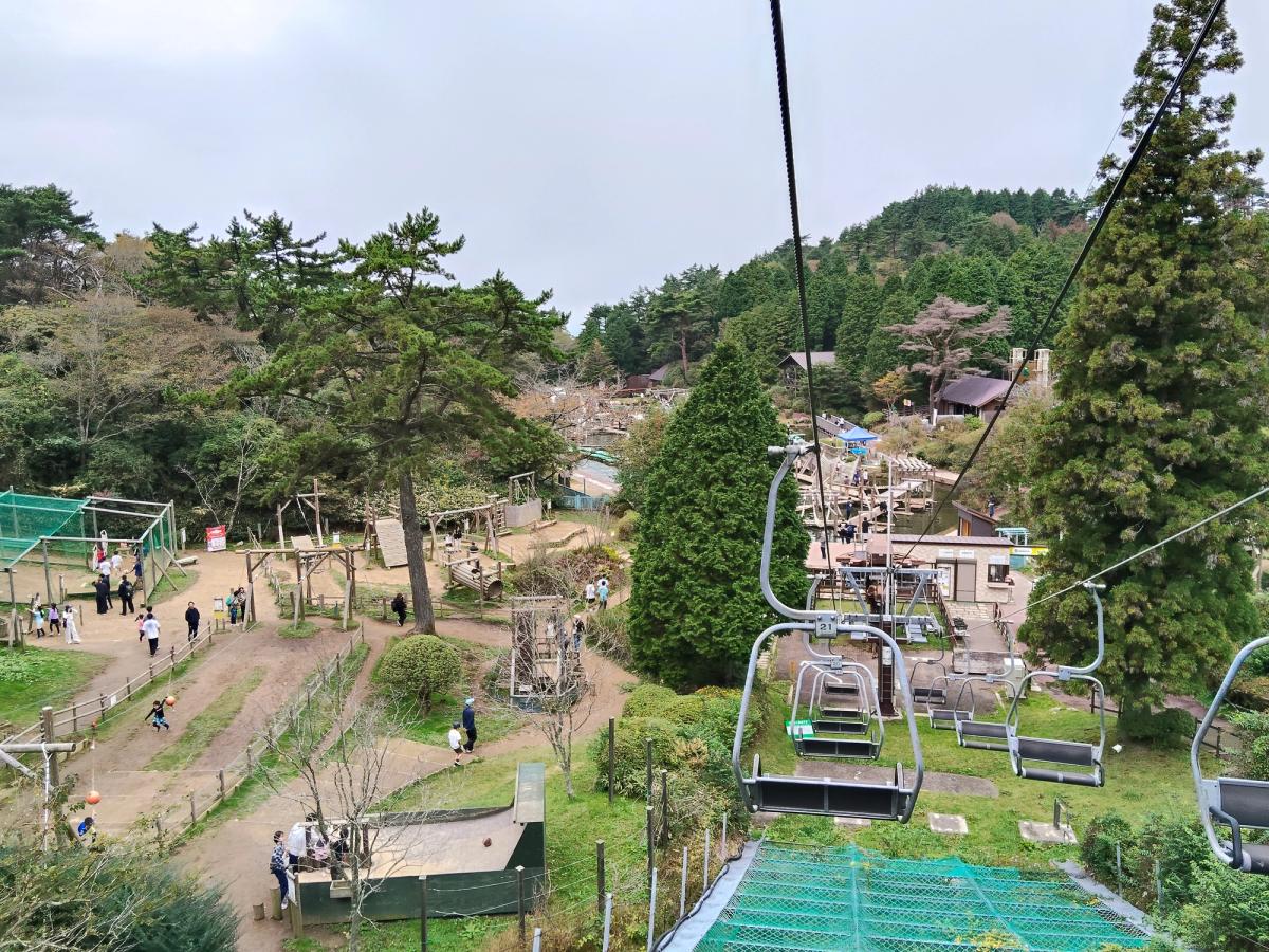 リフトから見下ろす六甲山上の園地