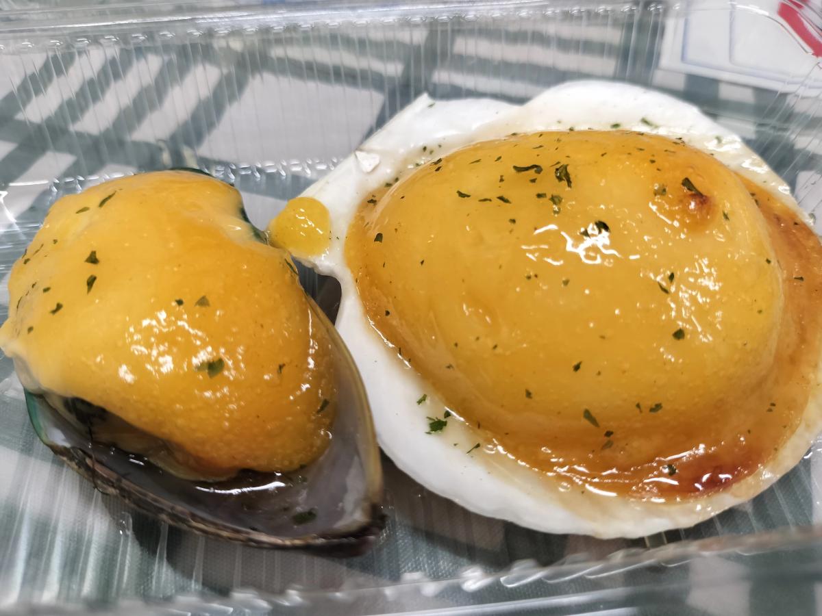 中部の海沿いで食べたホタテとムール貝のチーズ焼き
