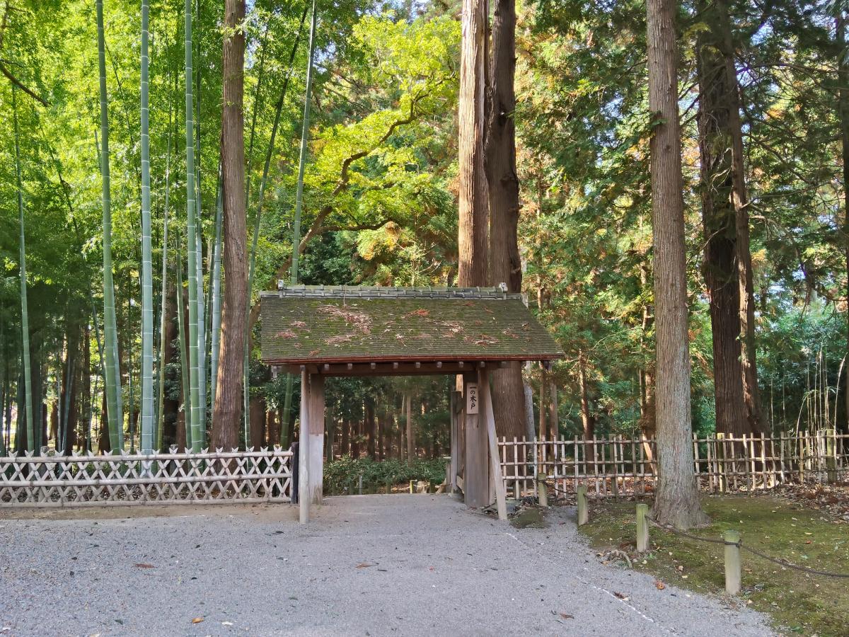 偕楽園の好文亭表門と孟宗竹林