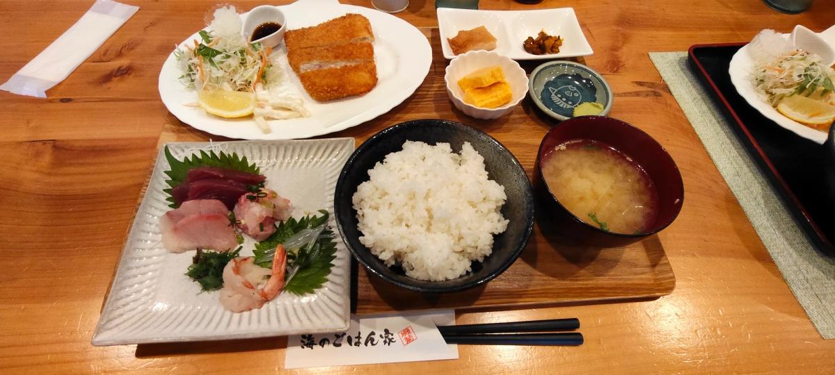 海のごはん家の海鮮刺身定食とアジフライ