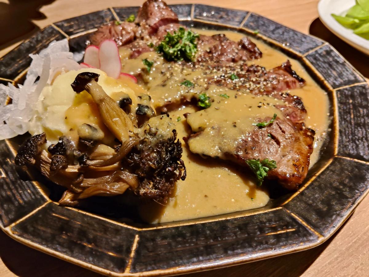 炭炉まんの炭火焼き牛肉