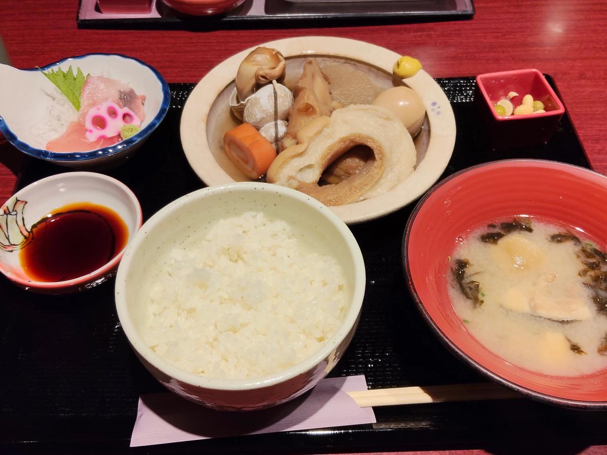 金沢市内の和食店でいただいた郷土料理の御膳