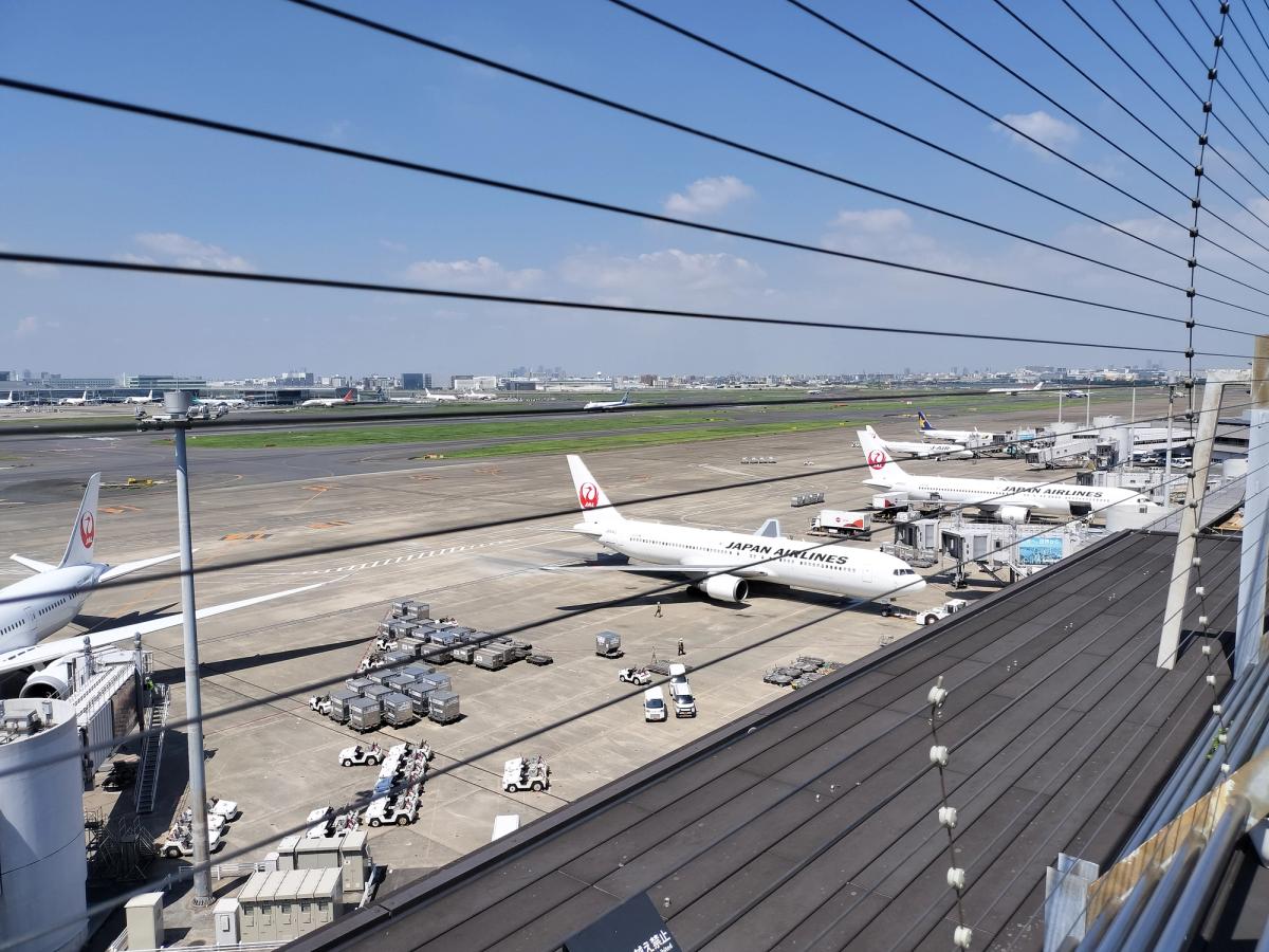 羽田空港に並ぶ機体(小松から到着)