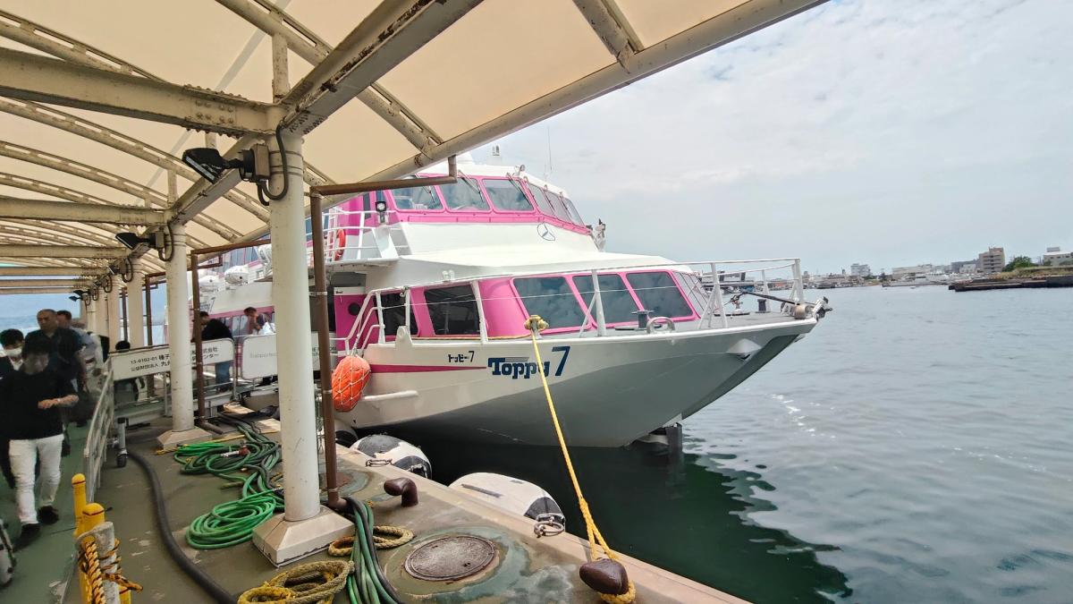 鹿児島港に到着した高速船「トッピー7」