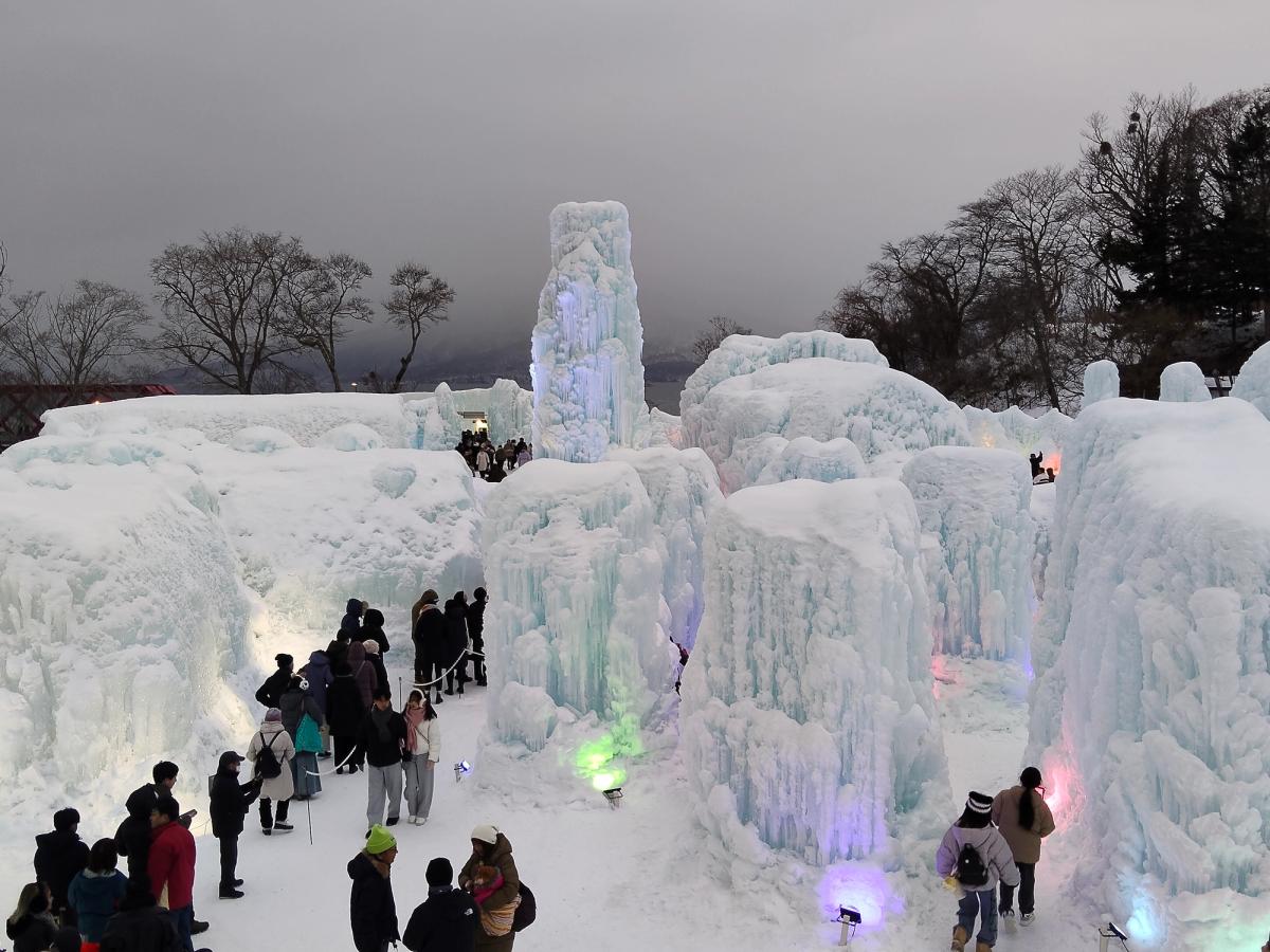 支笏湖氷濤まつりの氷の塔
