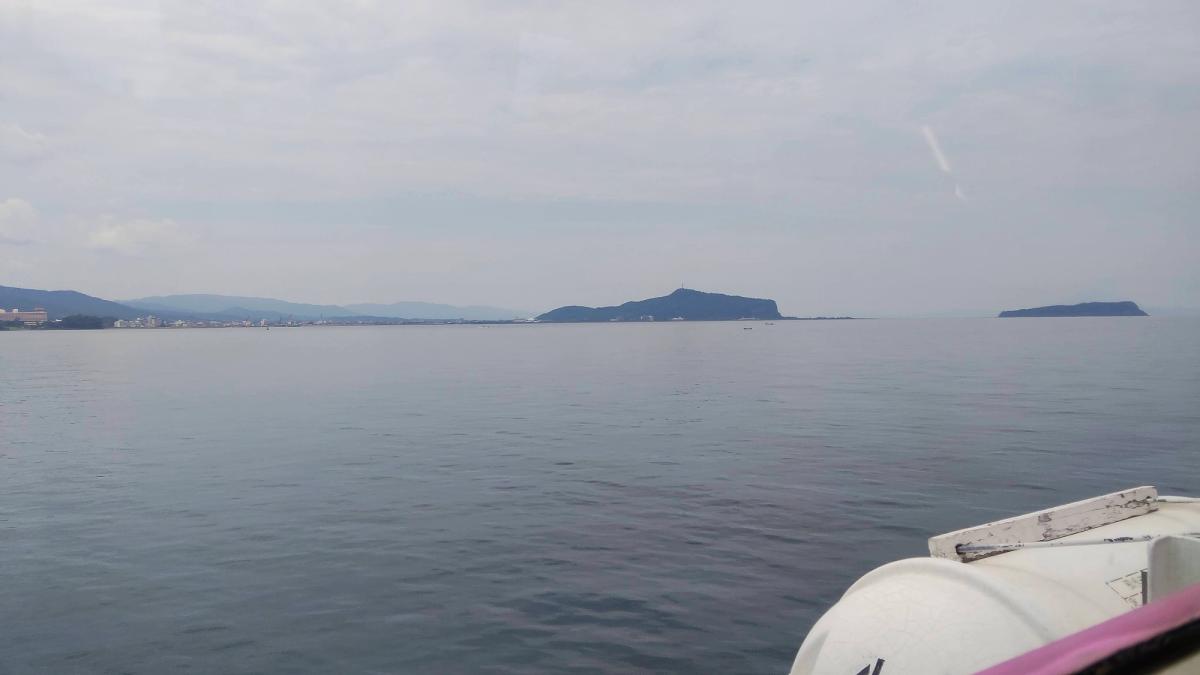 高速船のデッキから望む、近づく鹿児島の陸地